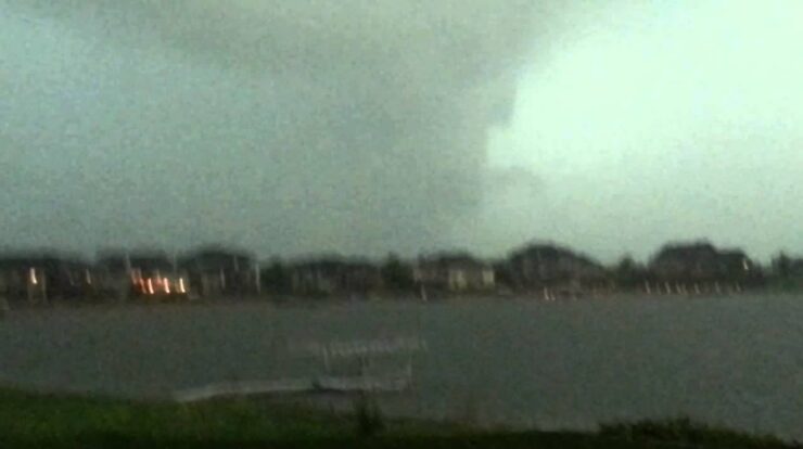 Elkhorn tornado damage